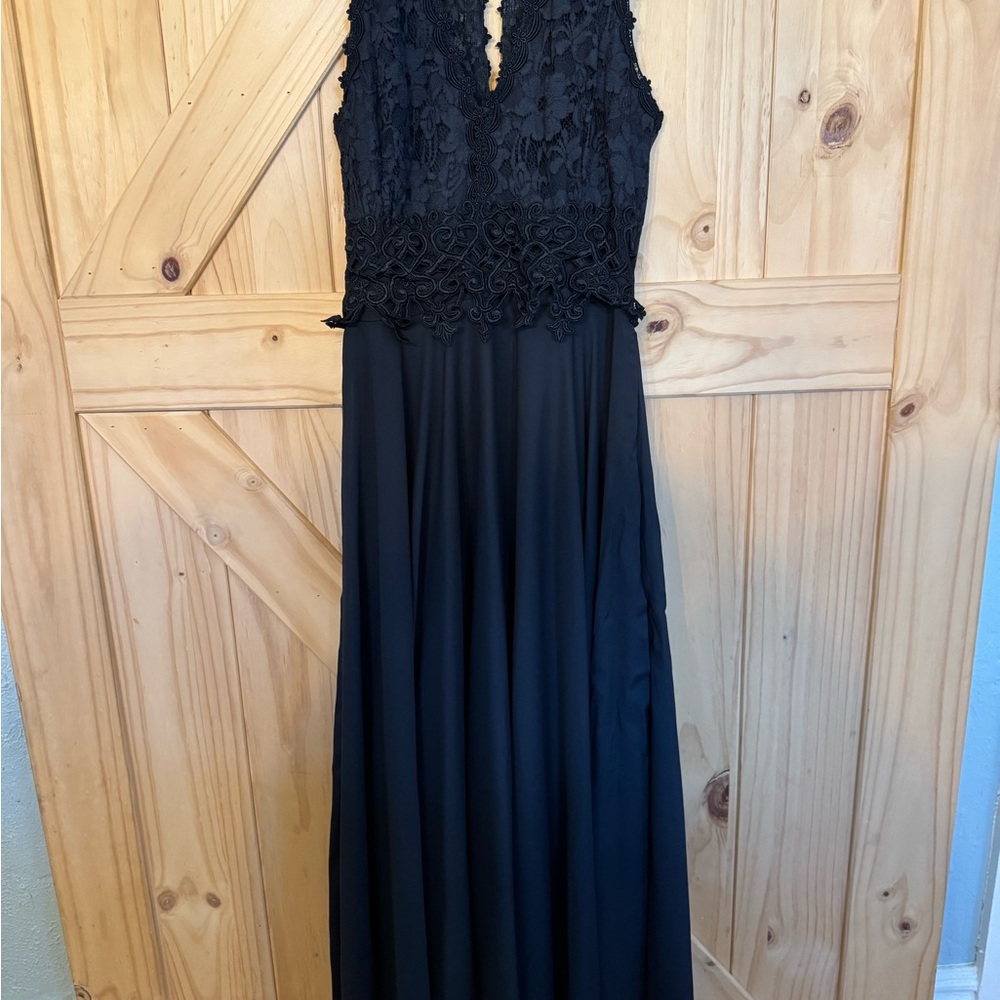 Elegant Black Lace Maxi Dress